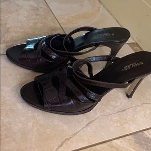 Bisou Bisou slip on heel with open toe